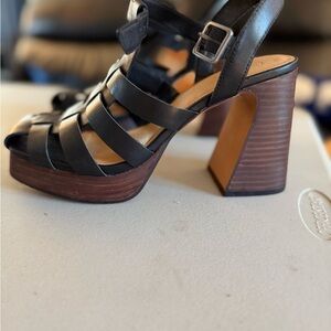 NWOT Crown Vintage Black Strappy Platform Sandals